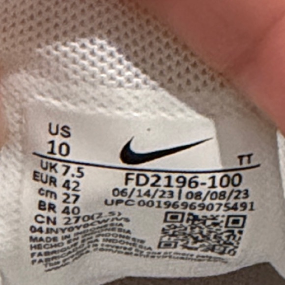 Nike Classic White Athletic Shoes - Picture 3 of 4